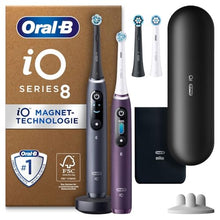 Lade das Bild in den Galerie-Viewer, Oral-B iO Series 8 Plus Edition Doppelpack Elektrische Zahnbürste/Electric Toothbrush, PLUS 4 Aufsteckbürsten, 6 Modi für Zahnpflege, Reiseetui, Designed by Braun, black/violet
